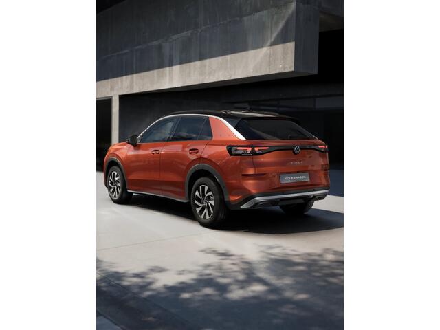 Volkswagen T-Roc 1.5 eTSI 116 7DSG Limited Edition | 'App-Connect' draadloze smartphone integratie | Automatische afstandsregeling (Adaptive Cruise Control) | Buitenspiegels elektrisch instel-, verwarm- en inklapbaar
