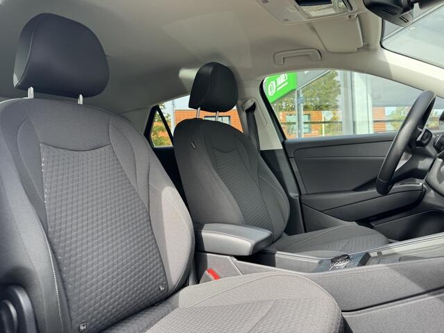Volkswagen T-Roc 1.5 eTsi Life First | FACELIFT | STOELVERWARMING |