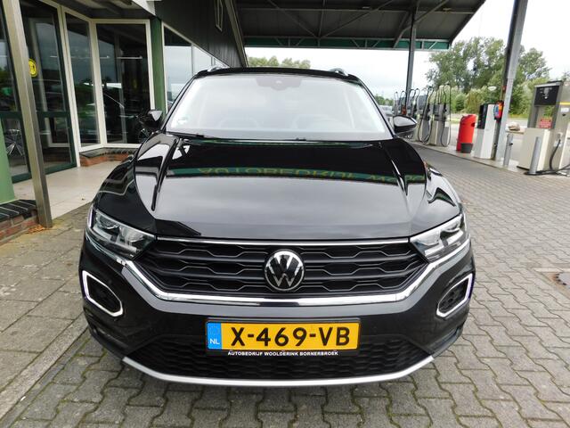 Volkswagen T-Roc 1.5TSI 150PK DSG SPORT!! All-in Prijs! Trekhaak!