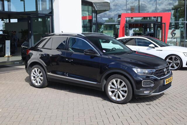 Volkswagen T-Roc 1.5 TSI Sport achteruitrijcamera, stoelverwarming, privacy gla,s keyless entry, 18" LMV, lendesteun, navigatie, digital cockpit pro ,climatronic, spiegel pakket en elektrische achterklep