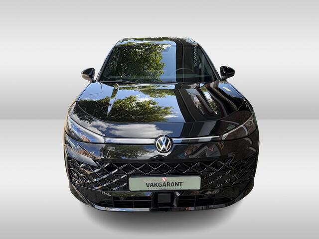 Volkswagen T-Roc 1.5 eTsi R-Line First Edition | lighting pakket | 18 inch all season | stoelverwarming | iq led & matrix verlichting |
