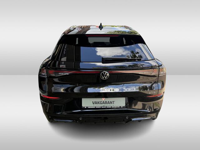 Volkswagen T-Roc 1.5 eTsi R-Line First Edition | lighting pakket | 18 inch all season | stoelverwarming | iq led & matrix verlichting |