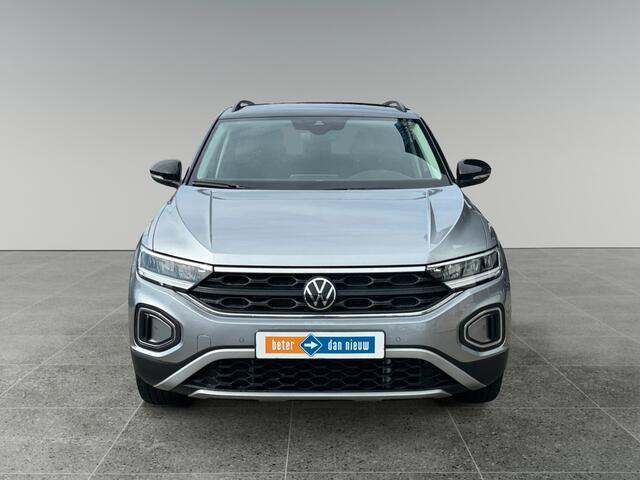 Volkswagen T-Roc 1.5 150pk TSI Life Edition Parkeerassistent (Park Assist) | Adaptive Cruise Control | Achteruitrijcamera 'Rear View'