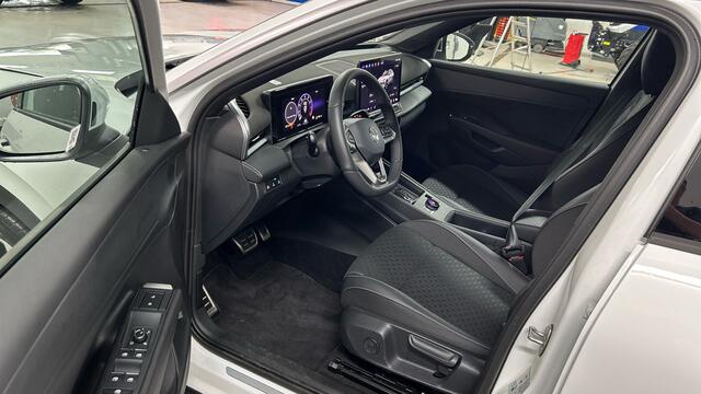 Volkswagen T-Roc 1.5 ETSI 150PK R-LINE DSG7 | Trekhaak | El. achterklep | Camera | Cruise Adaptief