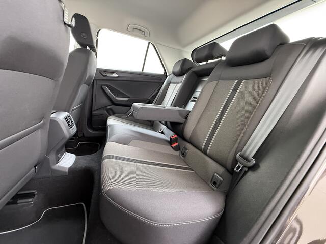 Volkswagen T-Roc 1.5TSI 150PK Automaat Adap.Cruise Stoel+Stuurverwarming Camera Apple Carplay Android Auto Elek.Achterklep Pdc 'App-Connect' smartphone-integratie Isofix Lmv Bluetooth Lane Assist Licht-/Regensensor Keyless