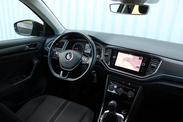 Volkswagen T-Roc 1.0 TSI Style | Incl. 12 maanden garantie | Apple carplay/Android auto | Adaptieve cruise control | Climate control | Lane assist | Parkeersensoren | DAB radio | Navigatie |