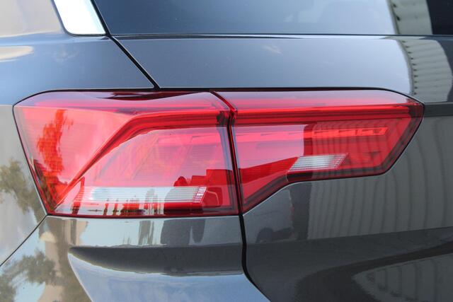 Volkswagen T-Roc 1.0 TSI Style | Incl. 12 maanden garantie | Apple carplay/Android auto | Adaptieve cruise control | Climate control | Lane assist | Parkeersensoren | DAB radio | Navigatie |