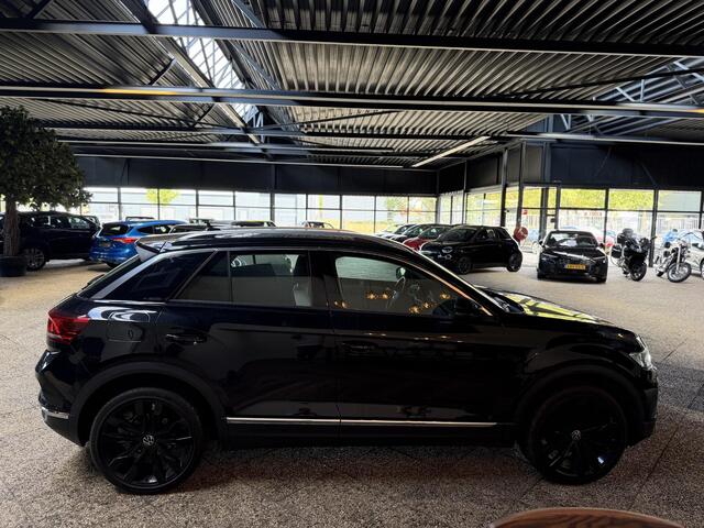 Volkswagen T-Roc 1.5 TSI Sport | DSG | Blind Spot | Keyless | Camera | Viritual Dash | Adaptive | Trekhaak |