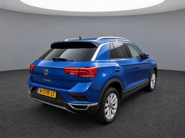 Volkswagen T-Roc 1.0 TSI Style / Navigatie / App connect / Camera / Parkeersensoren V+A /