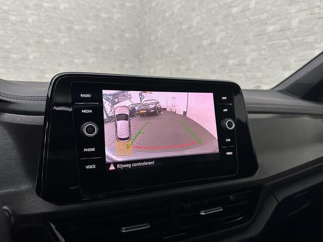 Volkswagen T-Roc 1.5 TSI R-Line | Panorama | IQ-Light | ACC | Black-Line | Keyless-Entry | 19 inch | Carplay | Stuurverwarming | Dodehoek | Virtual-Cockpit | Stoelverwarming | Leder Dashboard | Climate Control | Autom. Parkeren | Autom. Achterklep | Draadloos Laden |