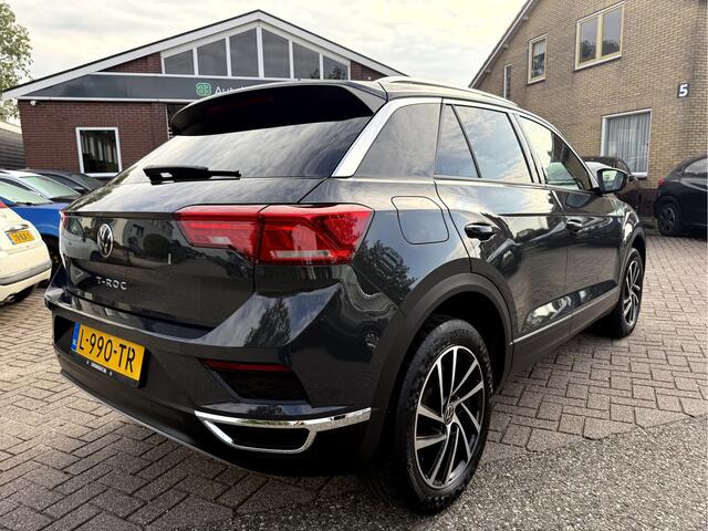 Volkswagen T-Roc 1.5 TSI Style Business Panoramadak, Stoelverwarming, App Connect
