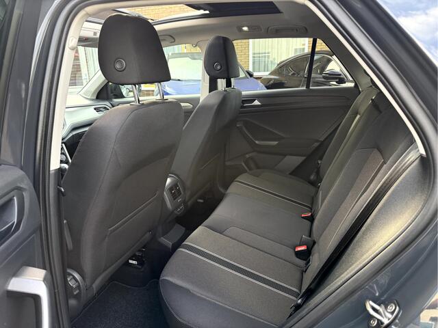 Volkswagen T-Roc 1.5 TSI Style Business Panoramadak, Stoelverwarming, App Connect