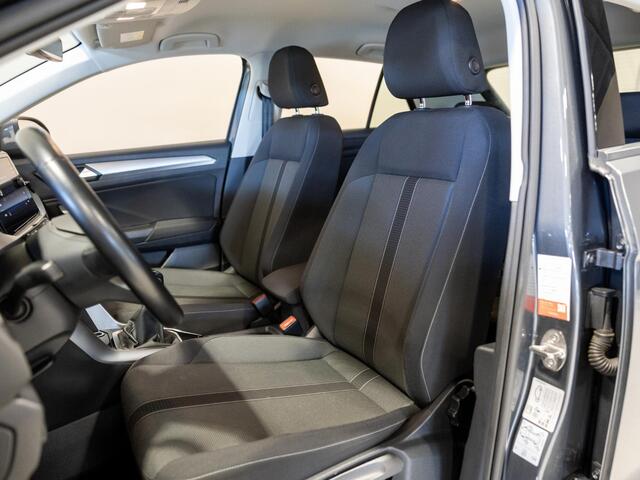 Volkswagen T-Roc 1.0 TSI Life Business / 110pk / Trekhaak / Stoelverwarming / NAP / Dealer onderhouden /