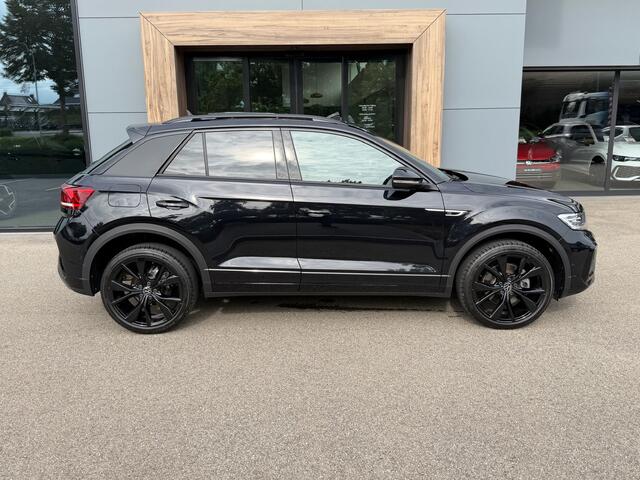Volkswagen T-Roc 1.5 TSI 150pk DSG R-Line | Black Style | 19 Inch | Panoramadak | Camera | Keyless | Elek. Achterklep | Dode hoek | Rijklaar incl. 1 jaar Bovag garantie