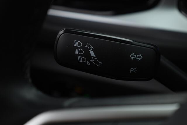 Volkswagen T-Roc 1.5 TSI 150pk DSG | Afn. Trekhaak | Navi | Apple CarPlay | PDC V+A | Stoelverw. | LED | Adapt. Cruise