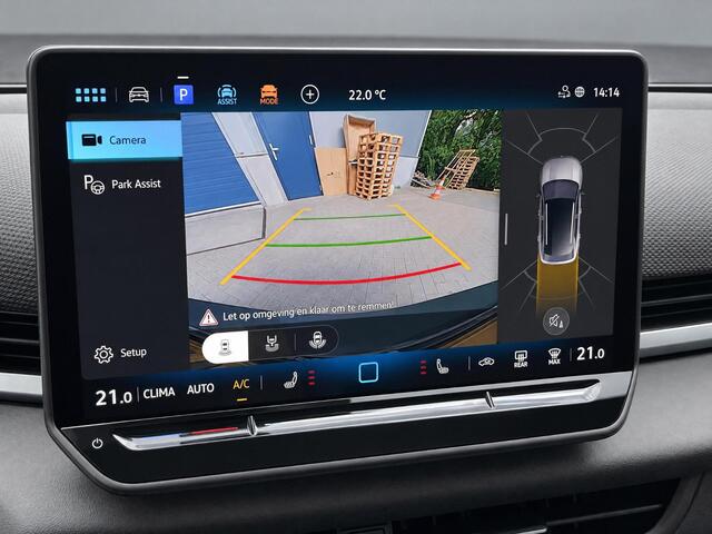 Volkswagen T-Roc 1.5 eTsi 150pk DSG R-Line First Edition · Camera · Wegklapbare Trekhaak · Stoelverwarming · Dodehoek Detectie · Elek. Achterklep · 19'' Inch · Garantie t/m 08-03-2030 of 100.000km