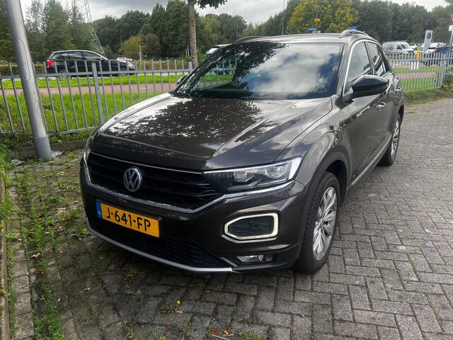 Volkswagen T-Roc 1.5 TSI 150pk Sport Business R Navigatie Trekhaak