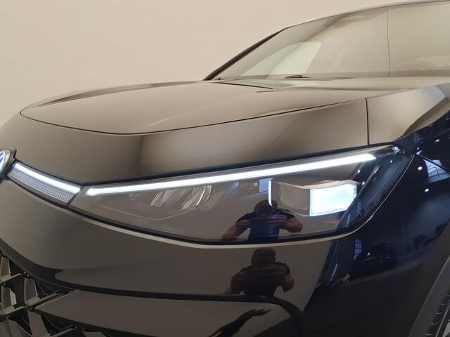 Volkswagen T-Roc 1.5 eTSI 150pk DSG/AUT R-Line Wegklapbare trekhaak, Camera