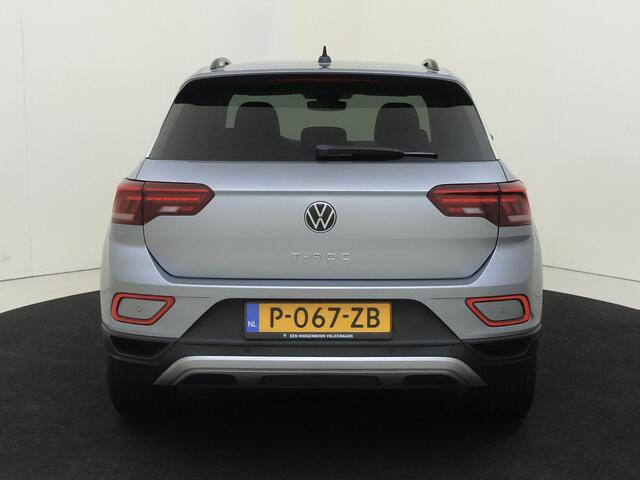 Volkswagen T-Roc 1.0 TSI Life | Digital cockpit Pro | Parkeerassistent | Achteruitrijcamera | Navigatie | Adaptieve cruise control | Draadloze telefoonlader | CarPlay |