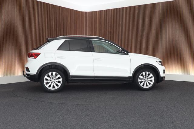 Volkswagen T-Roc 1.5 TSI 150pk DSG Style Trekhaak Camera Virtual Cockpit LED Carplay Stoelverwarming