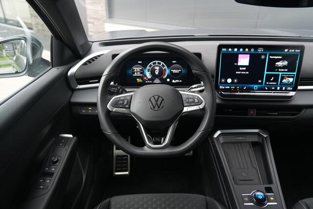 Volkswagen T-Roc 1.5 TSI R-Line Edition 150pk - ACC - Blindspot - Navi - Camera -Stoel/Stuurverwarming - IQ LED - Rijklaar