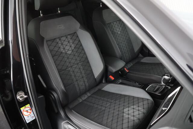 Volkswagen T-Roc 1.5 TSI 150pk DSG R-Line Business+ Trekhaak Camera Keyless LED Stoelverwarming Virtual Cockpit Navigatie