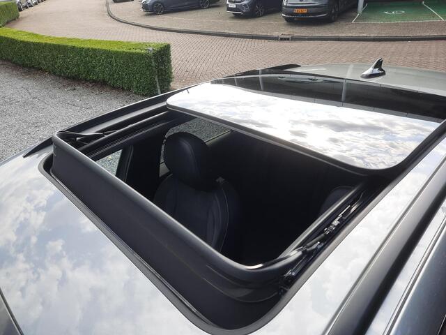 Volkswagen T-Roc 1.5 eTSI 150pk DSG R-Line Blackstyle (Pano,Camera)