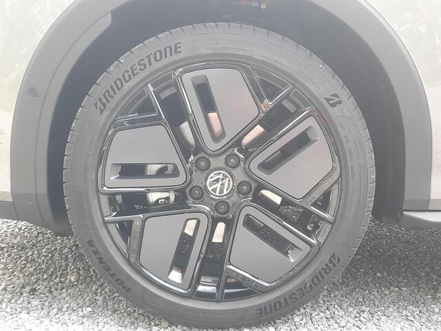 Volkswagen T-Roc 1.5 eTSI 150pk DSG R-Line Blackstyle (Pano,Camera)