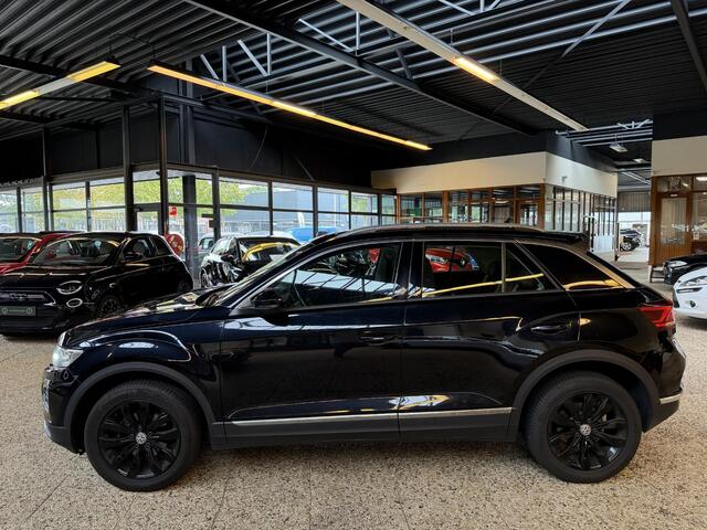 Volkswagen T-Roc 1.5 TSI Sport Business R | Pano | Camera | Keyless |