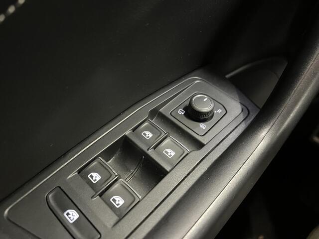 Volkswagen T-Roc 1.5 TSI 150PK R-Line Business Automaat Camera Navigatie Adaptive Cruise Control Apple Carplay Stoelverwarming Full LED Park Assist Digital Cockpit