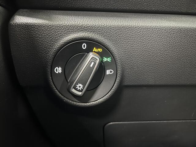 Volkswagen T-Roc 1.5 TSI 150PK R-Line Business Automaat Camera Navigatie Adaptive Cruise Control Apple Carplay Stoelverwarming Full LED Park Assist Digital Cockpit