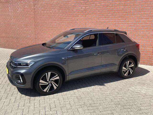 Volkswagen T-Roc 1.5 TSI 150pk DSG R-Line Navigatie Apple Carplay / Android Auto Parkeersensoren Afneembare trekhaak Park Assist Adaptive Cruise Control Elektrische achterklep Stoel- en stuurverwarming Climate Control Ledverlichting Virtual Cockpit