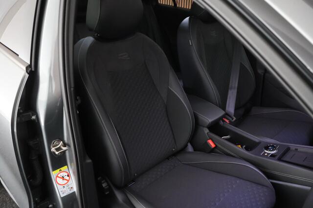Volkswagen T-Roc 1.5 eTsi 150pk R-Line First Edition Black Style Trekhaak Camera Keyless Stoelverwarming Navigatie Panoramadak