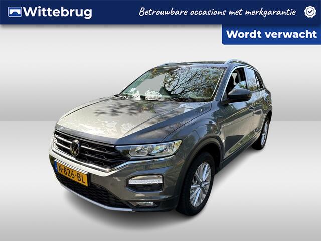 Volkswagen T-Roc 1.0 TSI Style / TREKHAAK/ ADAPTIVE CRUISE/ PARKEER SENSOREN V+A/ NAVI/ CLIMA/ 16'' LMV