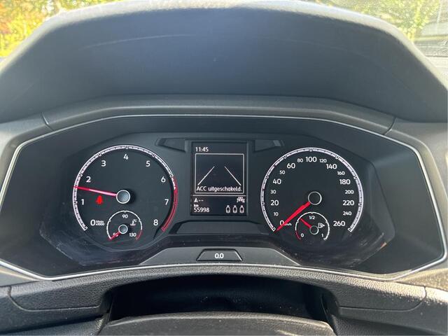 Volkswagen T-Roc 1.0 TSI Style / TREKHAAK/ ADAPTIVE CRUISE/ PARKEER SENSOREN V+A/ NAVI/ CLIMA/ 16'' LMV