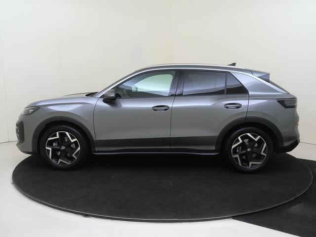 Volkswagen T-Roc 1.5 eTSI R-Line | Trekhaak | Achteruitrijcamera | Matrix LED verlichting | Keyless | Adaptieve cruise control | Dodehoekdetectie | Stoel- en stuurwielverwarming | Carplay |