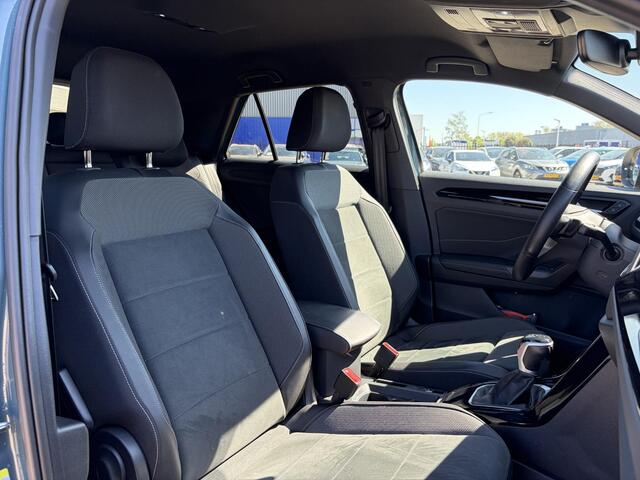Volkswagen T-Roc 1.5 TSI R-Line |Trekhaak | Camera | Adptieve CC | Climate Control | Keyless entry | NL-Auto