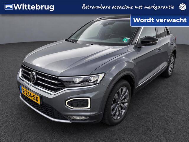 Volkswagen T-Roc 1.5 TSI Sport / Pano / Digitaal dashboard / Camera / Parkeersensoren V+A / Navigatie / App connect /