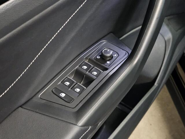 Volkswagen T-Roc 1.0 TSI R-Line | Adaptive cruise | IQ light | Clima | Stoel + stuurverwarming | Carplay | Navi |