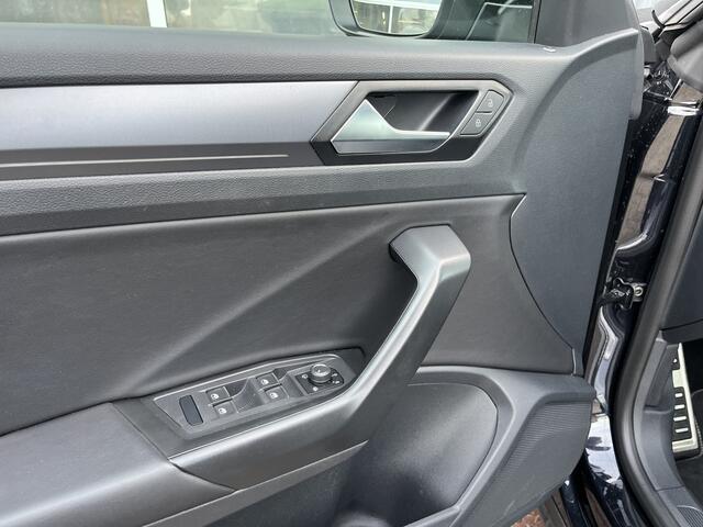 Volkswagen T-Roc Cabrio 1.5 TSI R-Line Virtuele display Apple carplay Airco Cruise controle Stoelverwarming Stuurwielbediening Navigatiesysteem Achterruitrijcamera Parkeersensoren voor en achter
