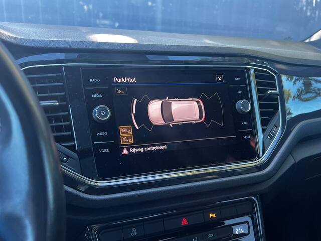 Volkswagen T-Roc 1.5 TSI Sport R-Line / Navigatie / Digitaal cockpit