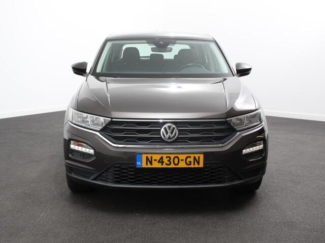 Volkswagen T-Roc 1.5 TSI Style Climate control cruise control Navigatie Parkeersensoren Lichtmetalen velgen