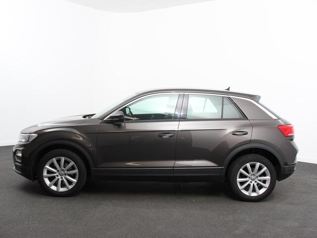 Volkswagen T-Roc 1.5 TSI Style Climate control cruise control Navigatie Parkeersensoren Lichtmetalen velgen