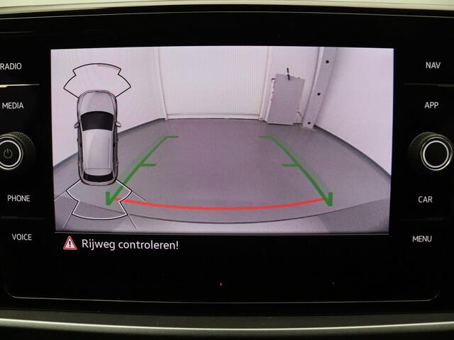 Volkswagen T-Roc TSI 150pk Life Business DSG/Automaat Camera | Adapt. Cruise | Navi | Parkeersens. v+a