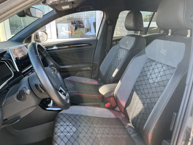 Volkswagen T-Roc 1.5 TSI R-Line / AUTOMAAT/ APP-CONNECT/ PARK.SENSOR.V+A/ CAMERA/ ACC/ STUUR+STOELVERWARM./ DODEHOEK/ ELEK.ACHTERKLEP/ KEYLESS/ DIGITAL DASH/ RIJ-MODI/ IQ.LIGHT/ NAVI/ DAB/ CLIMA/ 17'' LMV