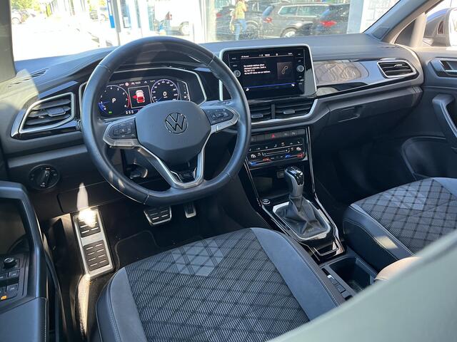 Volkswagen T-Roc 1.5 TSI R-Line / AUTOMAAT/ APP-CONNECT/ PARK.SENSOR.V+A/ CAMERA/ ACC/ STUUR+STOELVERWARM./ DODEHOEK/ ELEK.ACHTERKLEP/ KEYLESS/ DIGITAL DASH/ RIJ-MODI/ IQ.LIGHT/ NAVI/ DAB/ CLIMA/ 17'' LMV