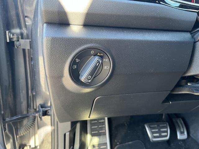 Volkswagen T-Roc 1.5 TSI R-Line / AUTOMAAT/ APP-CONNECT/ PARK.SENSOR.V+A/ CAMERA/ ACC/ STUUR+STOELVERWARM./ DODEHOEK/ ELEK.ACHTERKLEP/ KEYLESS/ DIGITAL DASH/ RIJ-MODI/ IQ.LIGHT/ NAVI/ DAB/ CLIMA/ 17'' LMV