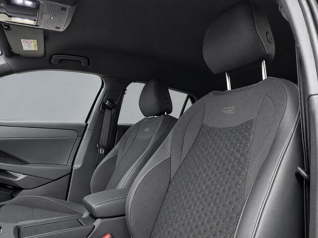 Volkswagen T-Roc 1.5 eTsi 150pk DSG R-Line First Edition · Camera · Apple/Android Car Play · Stoelverwarming · Alarm · Elek. Achterklep · P-Sensoren · IQ.Light · Garantie t/m 12-01-2028