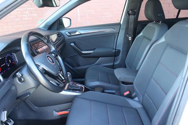 Volkswagen T-Roc 1.5 TSI Sport Business R | Full Option! | Trekhaak | Panorama Dak | Stoel + Stuurverwarming | Climate Control | Camera| Navigatie |