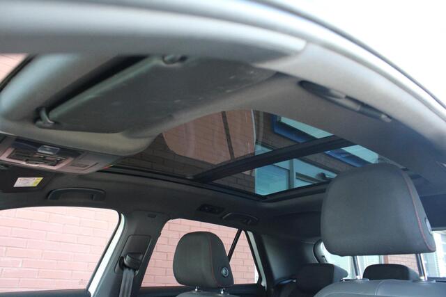 Volkswagen T-Roc 1.5 TSI Sport Business R | Full Option! | Trekhaak | Panorama Dak | Stoel + Stuurverwarming | Climate Control | Camera| Navigatie |